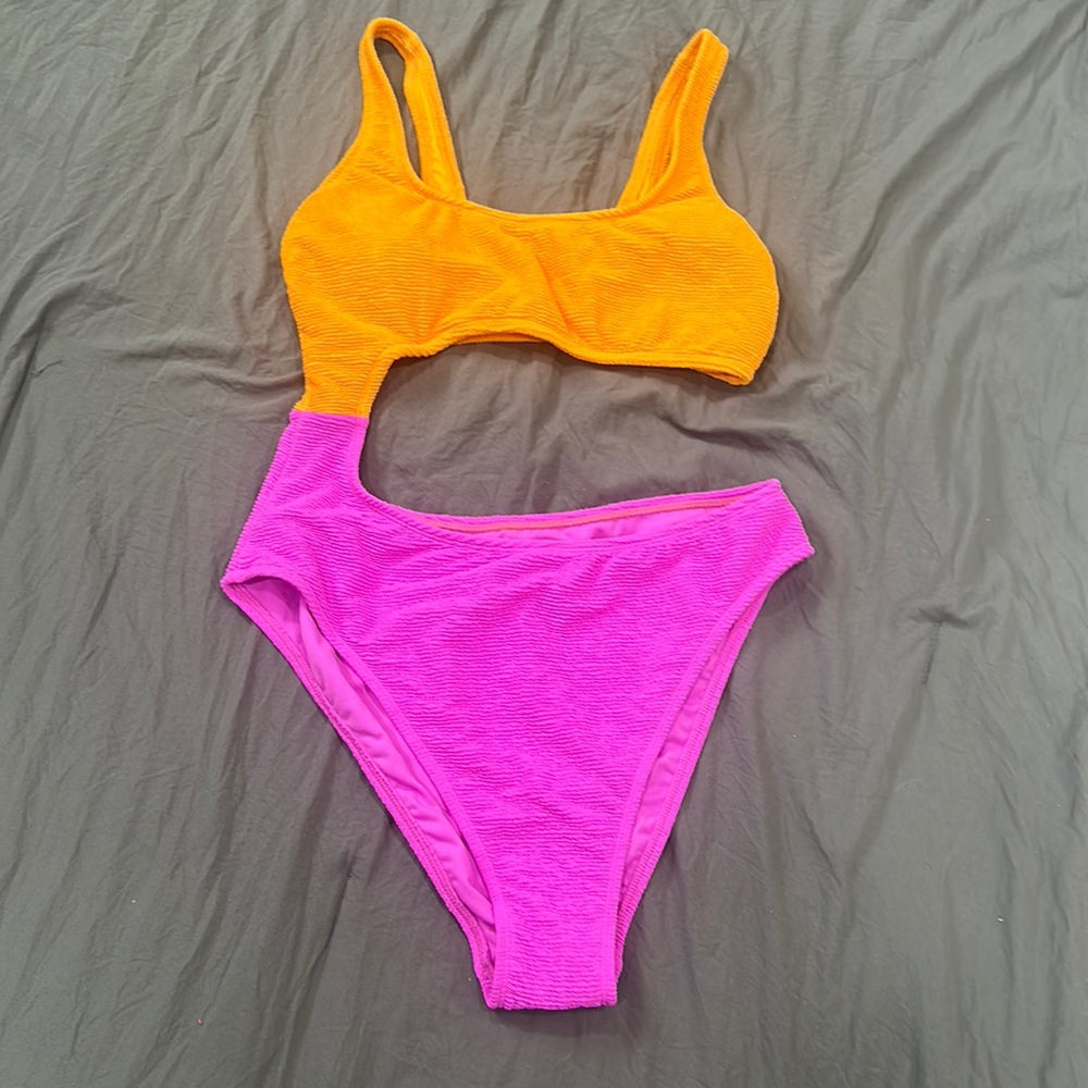 New without tags batjing suit size M